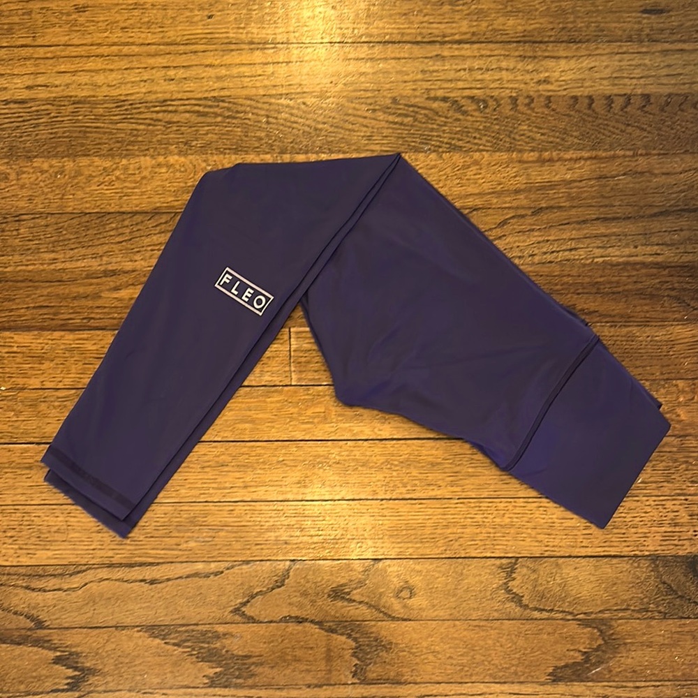 Fleo El Toro Grape Shark Leggings Small